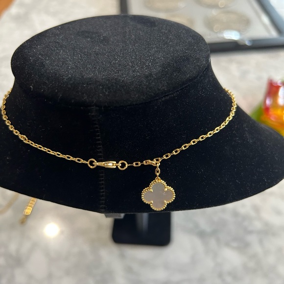 White MOP and yellow gold mixed motif necklace - Picture 2 of 2